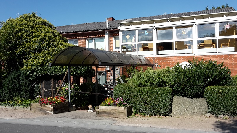 Blick auf das Haus Waldfrieden im Grünen
